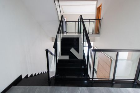 Escada acesso de casa de condomínio para alugar com 4 quartos, 531m² em Loteamento Alphaville Campinas, Campinas