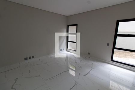 Sala de TV de casa de condomínio para alugar com 4 quartos, 531m² em Loteamento Alphaville Campinas, Campinas