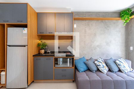 Sala/ Cozinha de apartamento para alugar com 1 quarto, 27m² em Campo Belo, São Paulo