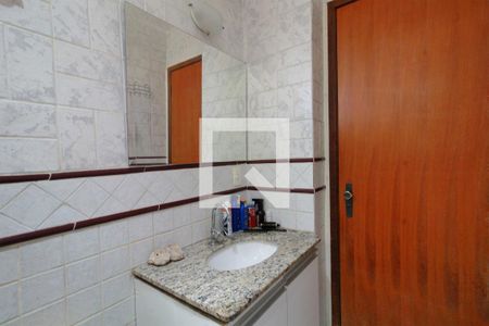 Banheiro da Suíte de apartamento à venda com 4 quartos, 107m² em Sagrada Família, Belo Horizonte
