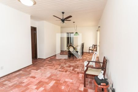 Sala de casa à venda com 3 quartos, 143m² em Santa Maria Goretti, Porto Alegre
