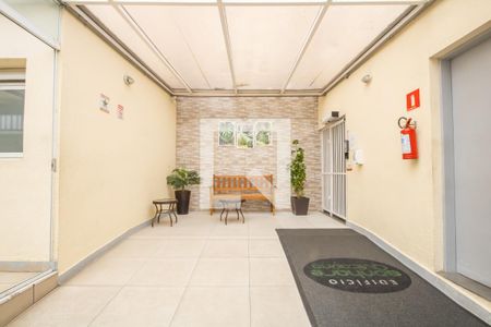 Hall de entrada de apartamento à venda com 3 quartos, 74m² em Quitaúna, Osasco