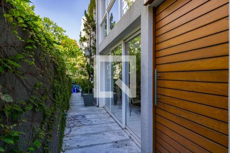 Vista Varanda Sala de casa à venda com 3 quartos, 220m² em Real Parque, São Paulo
