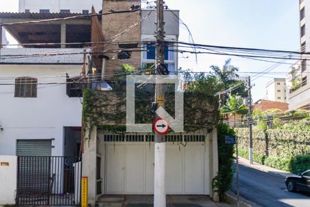 Fachga de casa à venda com 3 quartos, 220m² em Real Parque, São Paulo