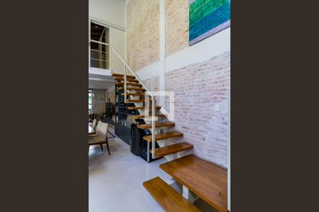 Escada de casa à venda com 3 quartos, 220m² em Real Parque, São Paulo