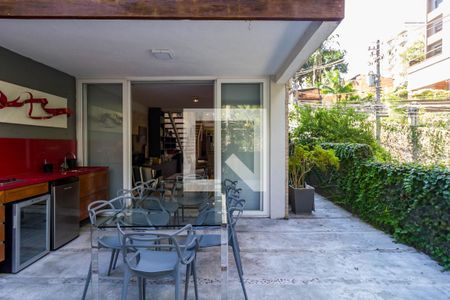 Varanda Sala de casa à venda com 3 quartos, 220m² em Real Parque, São Paulo