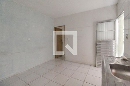 Cozinha de casa para alugar com 1 quarto, 50m² em Jardim Elizabeth, São Paulo