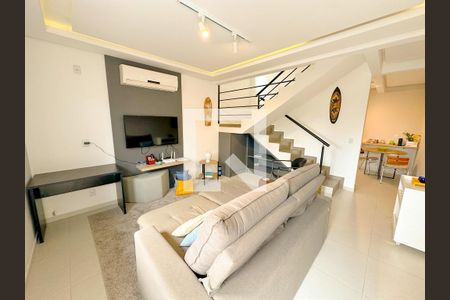Sala de TV de casa para alugar com 3 quartos, 100m² em São João do Rio Vermelho, Florianópolis