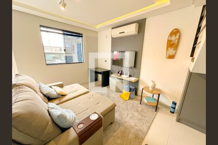Sala de TV de casa para alugar com 3 quartos, 100m² em São João do Rio Vermelho, Florianópolis