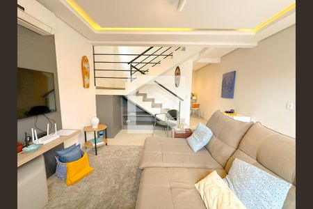 Sala de TV de casa para alugar com 3 quartos, 100m² em São João do Rio Vermelho, Florianópolis
