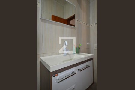 Banheiro de casa de condomínio à venda com 2 quartos, 90m² em Vila Valqueire, Rio de Janeiro