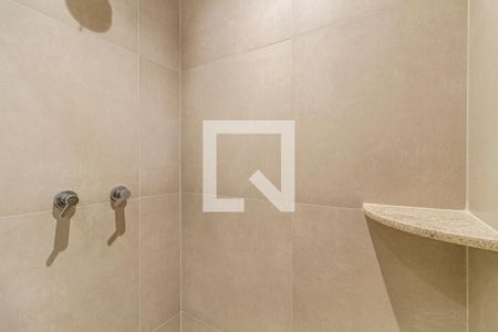 Banheiro de kitnet/studio para alugar com 1 quarto, 24m² em Pinheiros, São Paulo