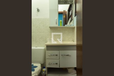 Banheiro de Serviço de casa de condomínio à venda com 2 quartos, 108m² em Jardim Lauro Gomes, São Bernardo do Campo