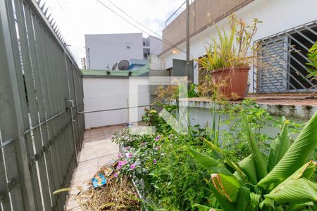 Quintal de casa à venda com 2 quartos, 180m² em Vila Carrão, São Paulo
