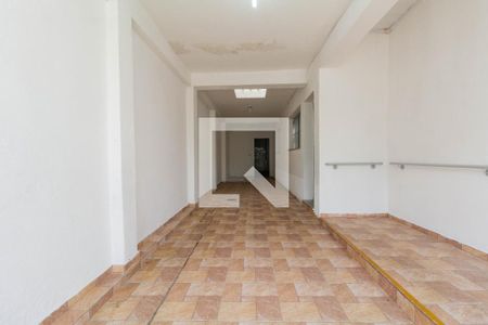 Garagem de casa à venda com 2 quartos, 180m² em Vila Carrão, São Paulo