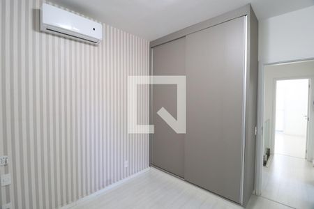 Quarto 1 de casa de condomínio para alugar com 3 quartos, 117m² em Jardim Inconfidência, Uberlândia