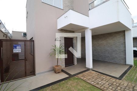 Fachada de casa de condomínio para alugar com 3 quartos, 117m² em Jardim Inconfidência, Uberlândia