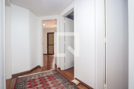 Corredor dos Quartos de apartamento à venda com 4 quartos, 143m² em Jardim Colombo, São Paulo