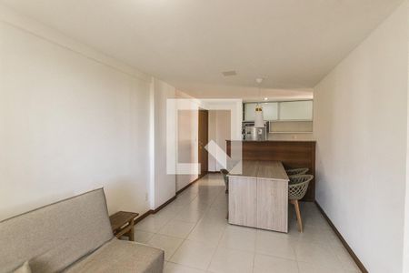 Sala de apartamento para alugar com 2 quartos, 65m² em Stiep, Salvador