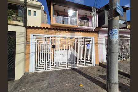 Fachada de casa à venda com 3 quartos, 201m² em Vila Curuçá, Santo André