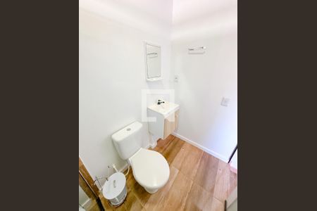Banheiro de apartamento para alugar com 1 quarto, 24m² em São João do Rio Vermelho, Florianópolis