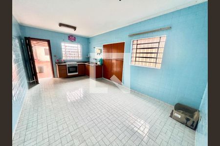 Casa à venda com 3 quartos, 213m² em Cidade Vargas, São Paulo