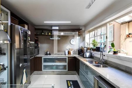 Foto 25 de casa à venda com 4 quartos, 384m² em Vila Sonia, São Paulo