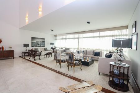 Sala de casa à venda com 5 quartos, 750m² em Jardim Guedala, São Paulo
