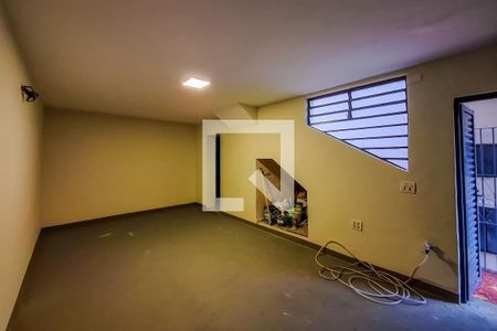 Garagem de casa à venda com 3 quartos, 104m² em Vila Monumento, São Paulo