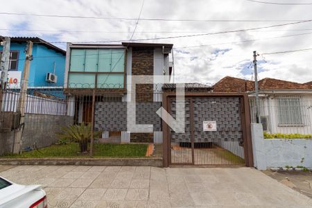 Fachada de casa à venda com 3 quartos, 210m² em São José, Porto Alegre