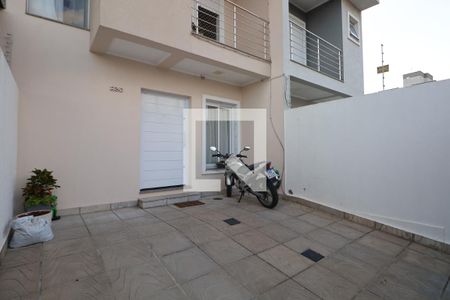 Área externa de casa à venda com 2 quartos, 123m² em Igara, Canoas