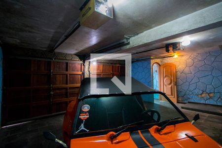 Garagem de casa à venda com 3 quartos, 231m² em Vila Apiai, Santo André