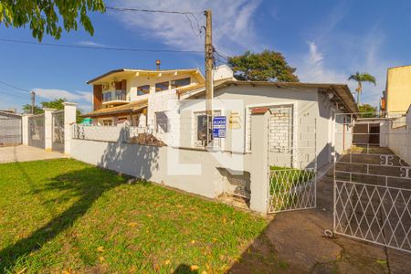 Fachada de casa à venda com 4 quartos, 110m² em Harmonia, Canoas