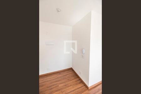 Entrada de apartamento para alugar com 2 quartos, 40m² em Vila da Oportunidade, Carapicuíba