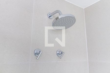 Banheiro de kitnet/studio para alugar com 1 quarto, 24m² em Pinheiros, São Paulo