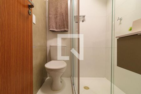 Banheiro de kitnet/studio para alugar com 1 quarto, 27m² em Vila Mazzei, São Paulo