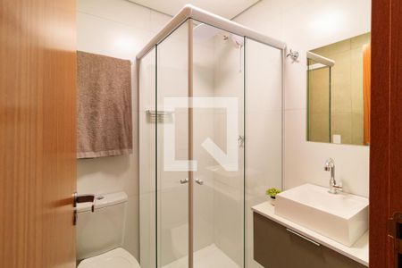 Banheiro de kitnet/studio para alugar com 1 quarto, 27m² em Vila Mazzei, São Paulo