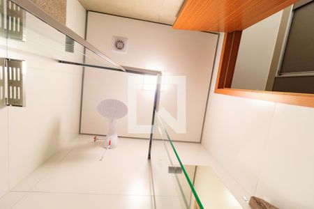 Banheiro de kitnet/studio para alugar com 1 quarto, 27m² em Vila Mazzei, São Paulo