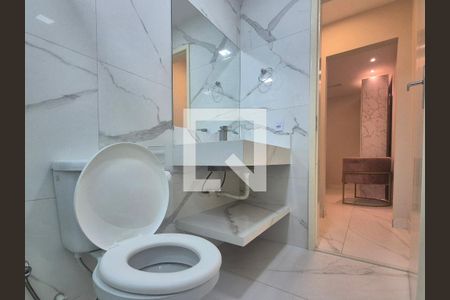 Banheiro da Suíte 1 de casa de condomínio para alugar com 2 quartos, 100m² em Recreio dos Bandeirantes, Rio de Janeiro