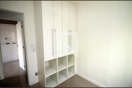 Quarto 3 de apartamento para alugar com 3 quartos, 57m² em Irajá, Rio de Janeiro
