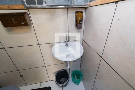 Banheiro da varanda de casa à venda com 2 quartos, 100m² em Brás de Pina, Rio de Janeiro