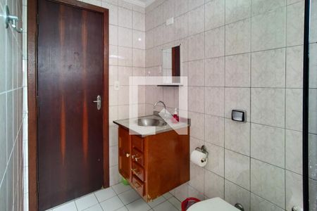 Banheiro de apartamento para alugar com 2 quartos, 70m² em Maracanã, Praia Grande