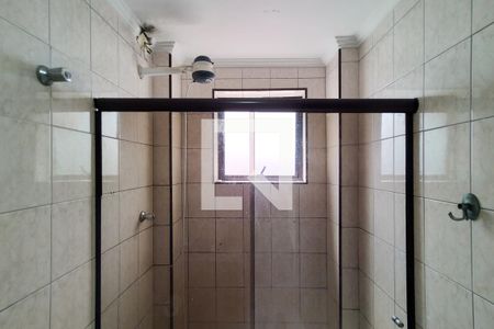 Banheiro de apartamento para alugar com 2 quartos, 70m² em Maracanã, Praia Grande