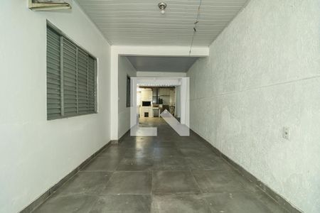 Garagem de casa à venda com 2 quartos, 120m² em Farrapos, Porto Alegre