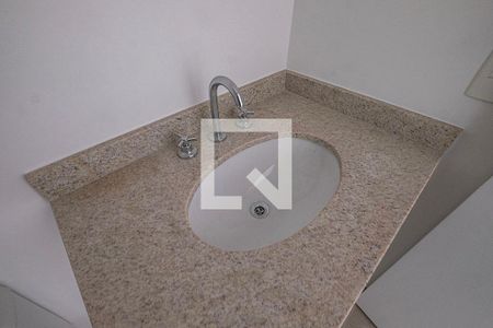 Banheiro de kitnet/studio à venda com 1 quarto, 24m² em Pinheiros, São Paulo