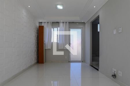 Sala de casa de condomínio para alugar com 2 quartos, 57m² em Vila Colorado, Suzano