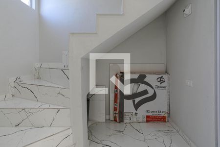 Escada de casa de condomínio para alugar com 2 quartos, 57m² em Vila Colorado, Suzano