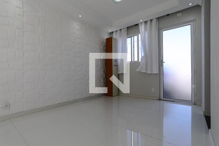 Sala de casa de condomínio para alugar com 2 quartos, 57m² em Vila Colorado, Suzano