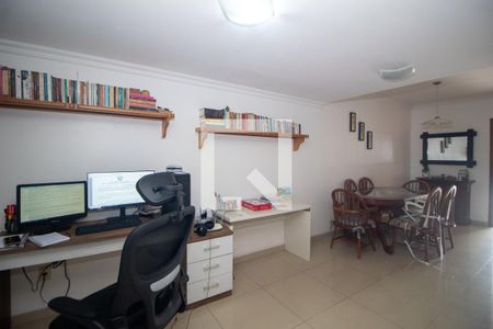 Sala/Escritorio de casa à venda com 4 quartos, 192m² em Guarujá, Porto Alegre