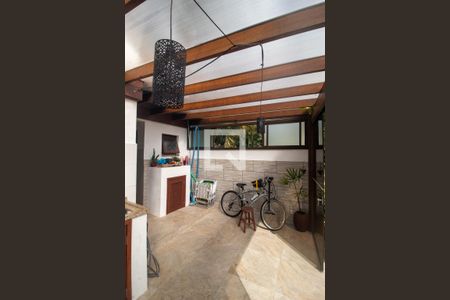 Casa à venda com 192m², 4 quartos e 1 vagaÁrea comum - Piscina